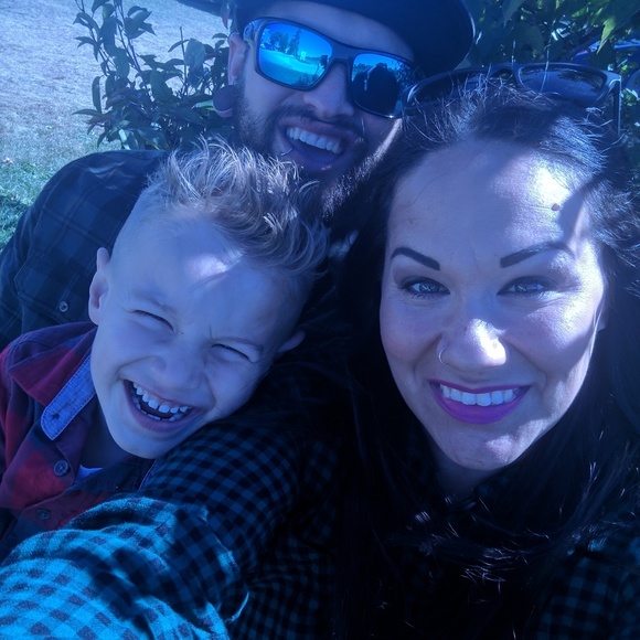 Meet your Posher, Kristen - Picture 2 of 4